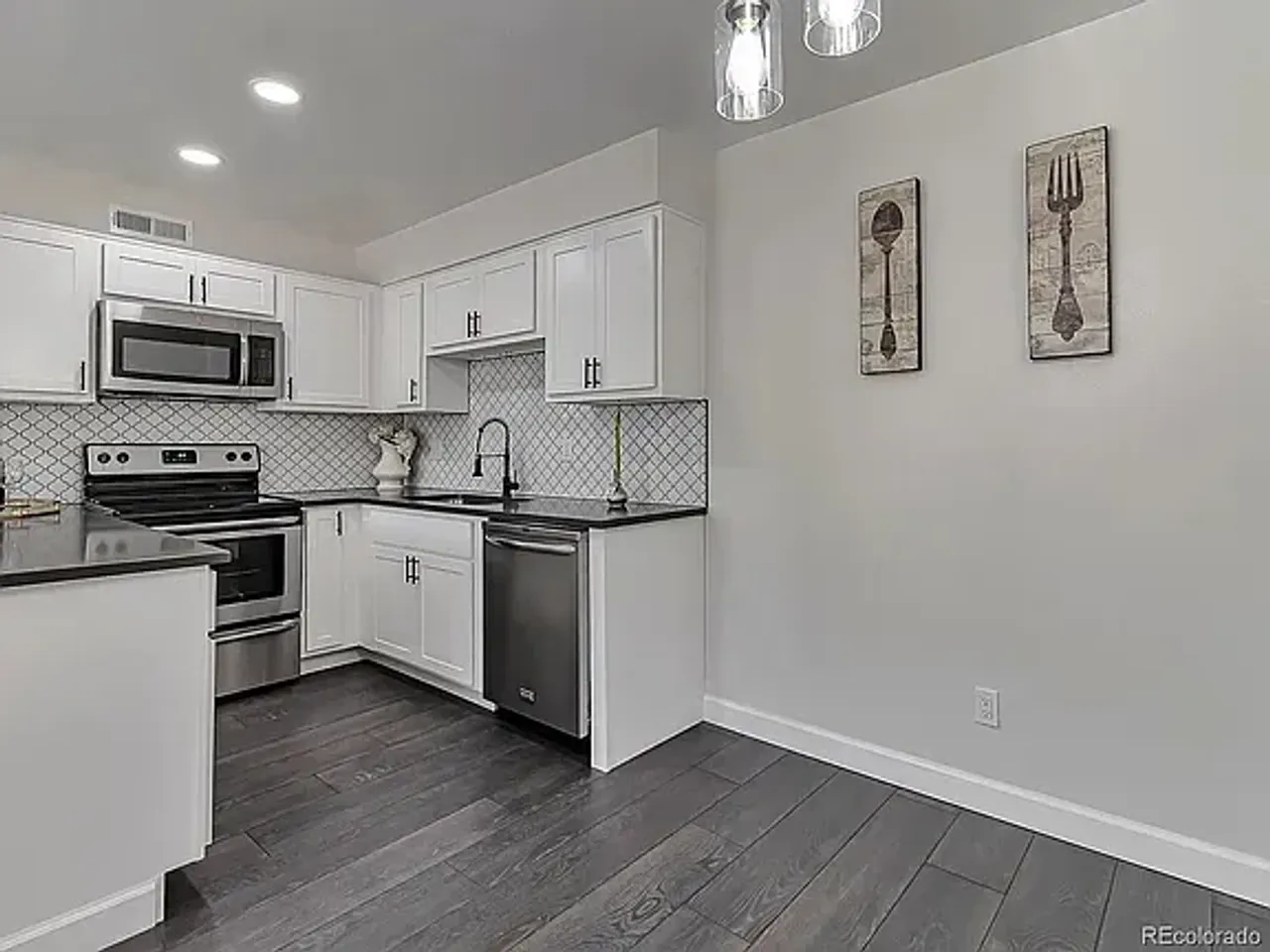 listing, photo 1