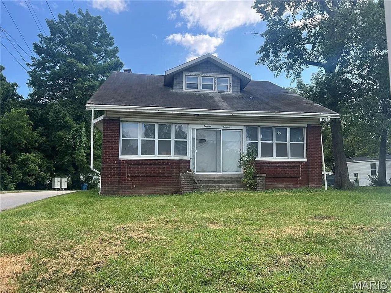listing, photo 1