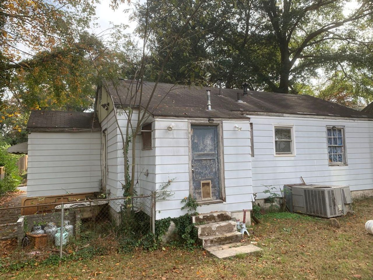 listing, photo 1