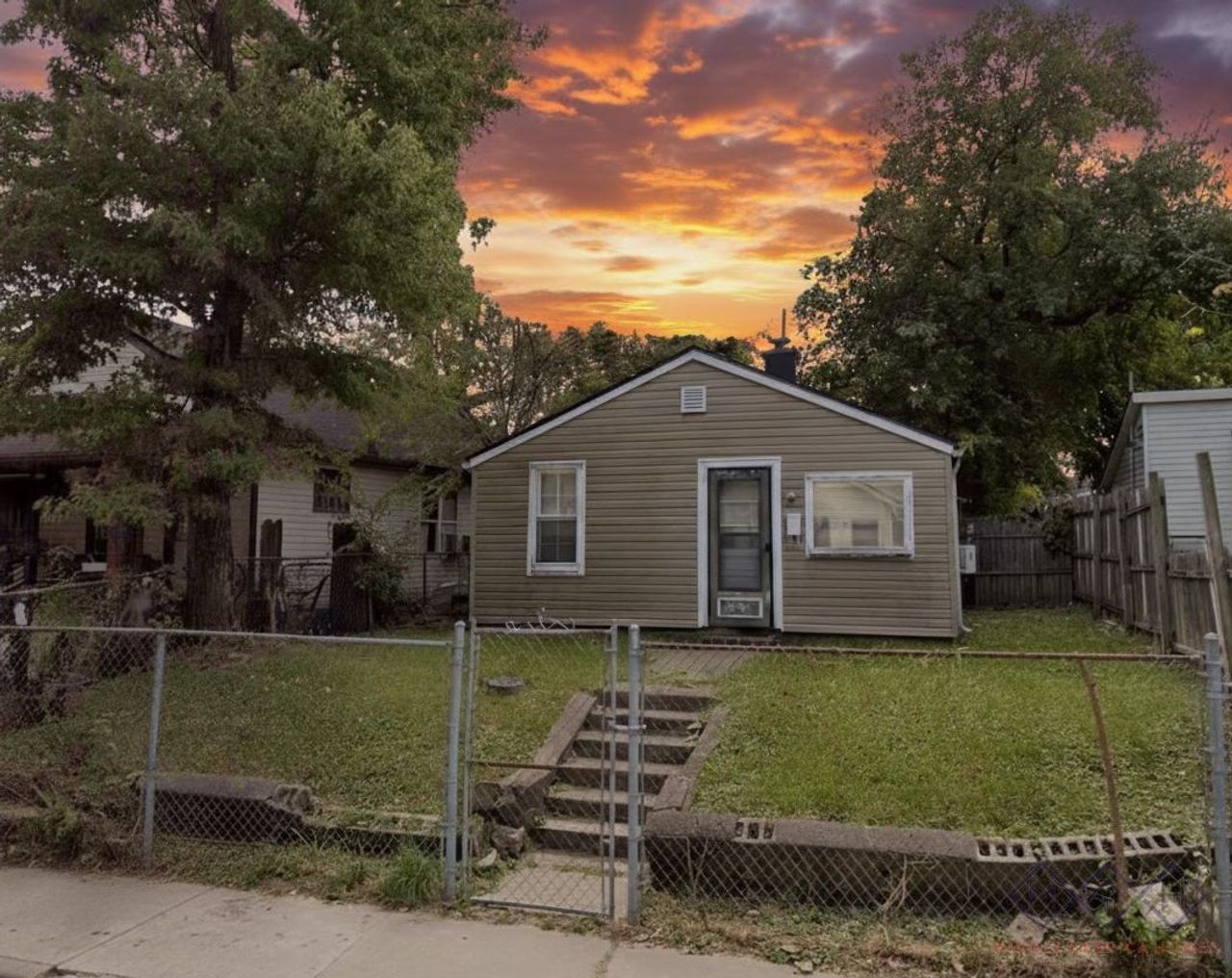 listing, photo 1