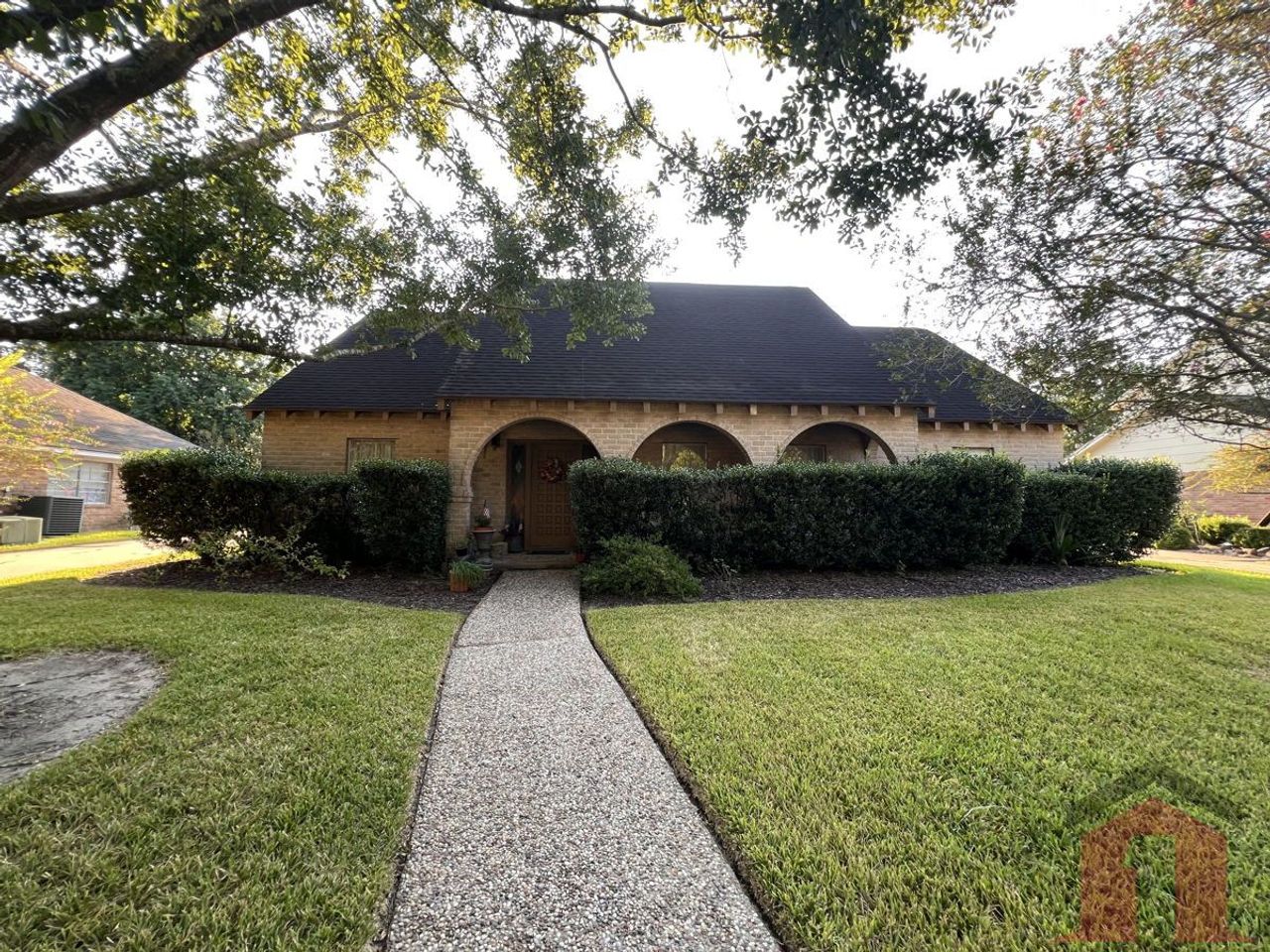 listing, photo 1