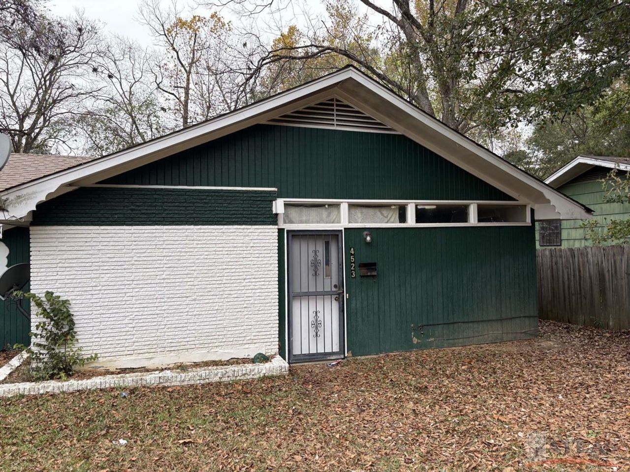 listing, photo 1