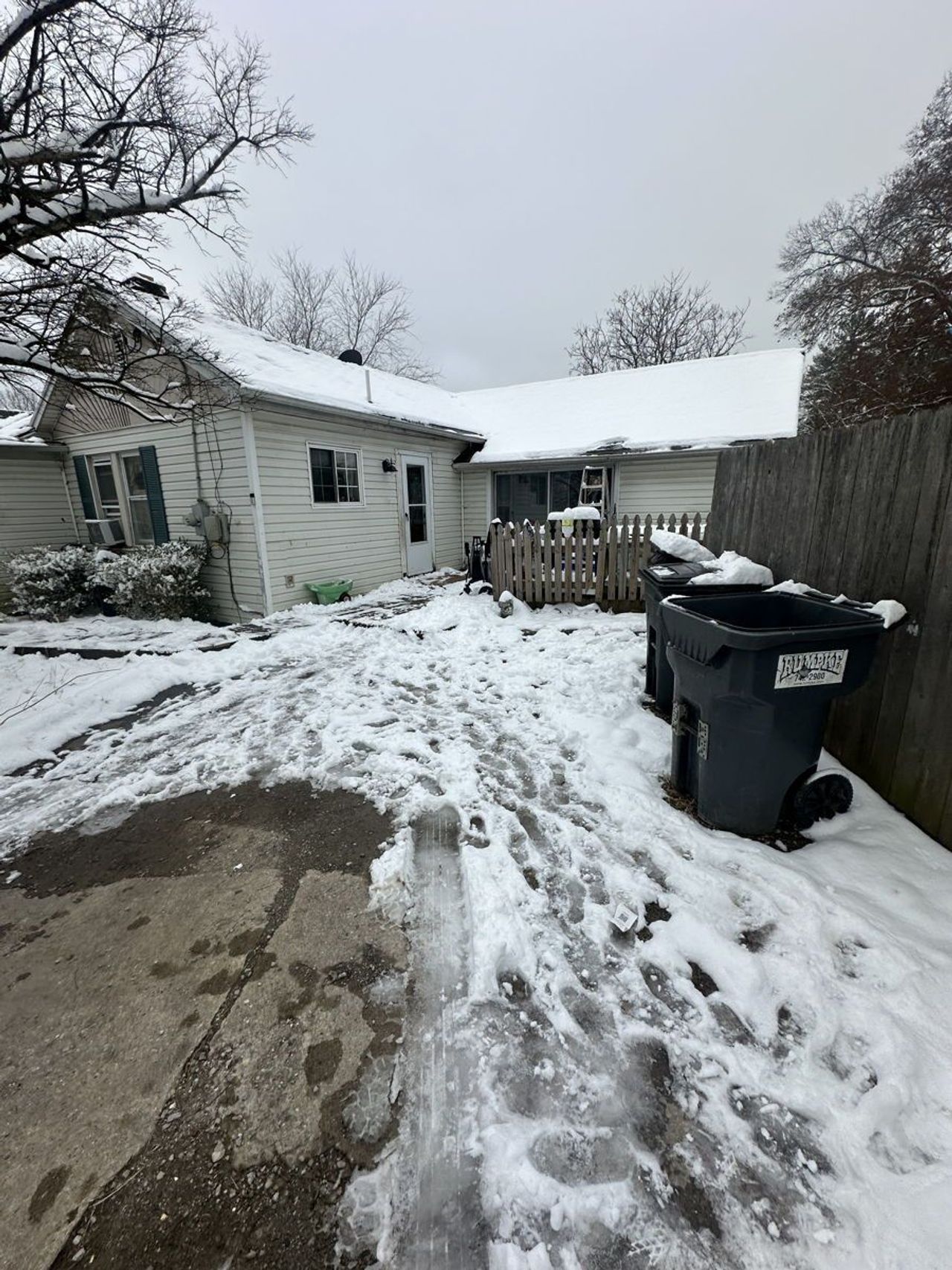 listing, photo 1