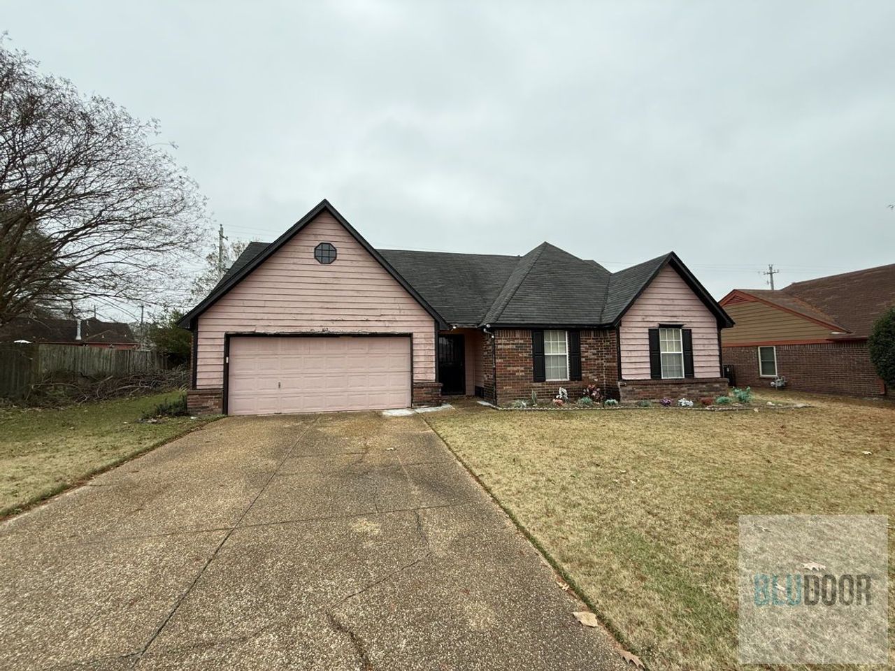 listing, photo 1