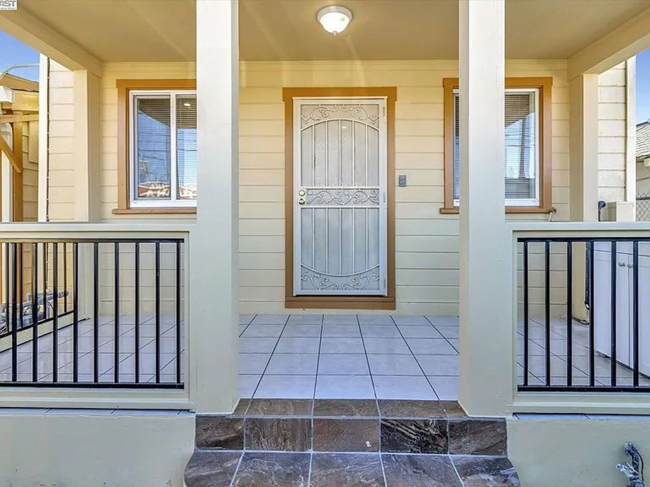listing, photo 1
