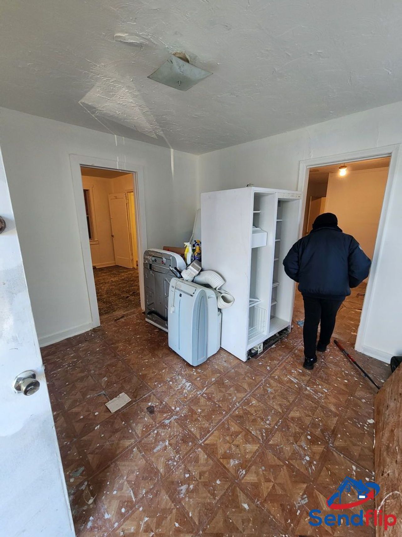 listing, photo 1