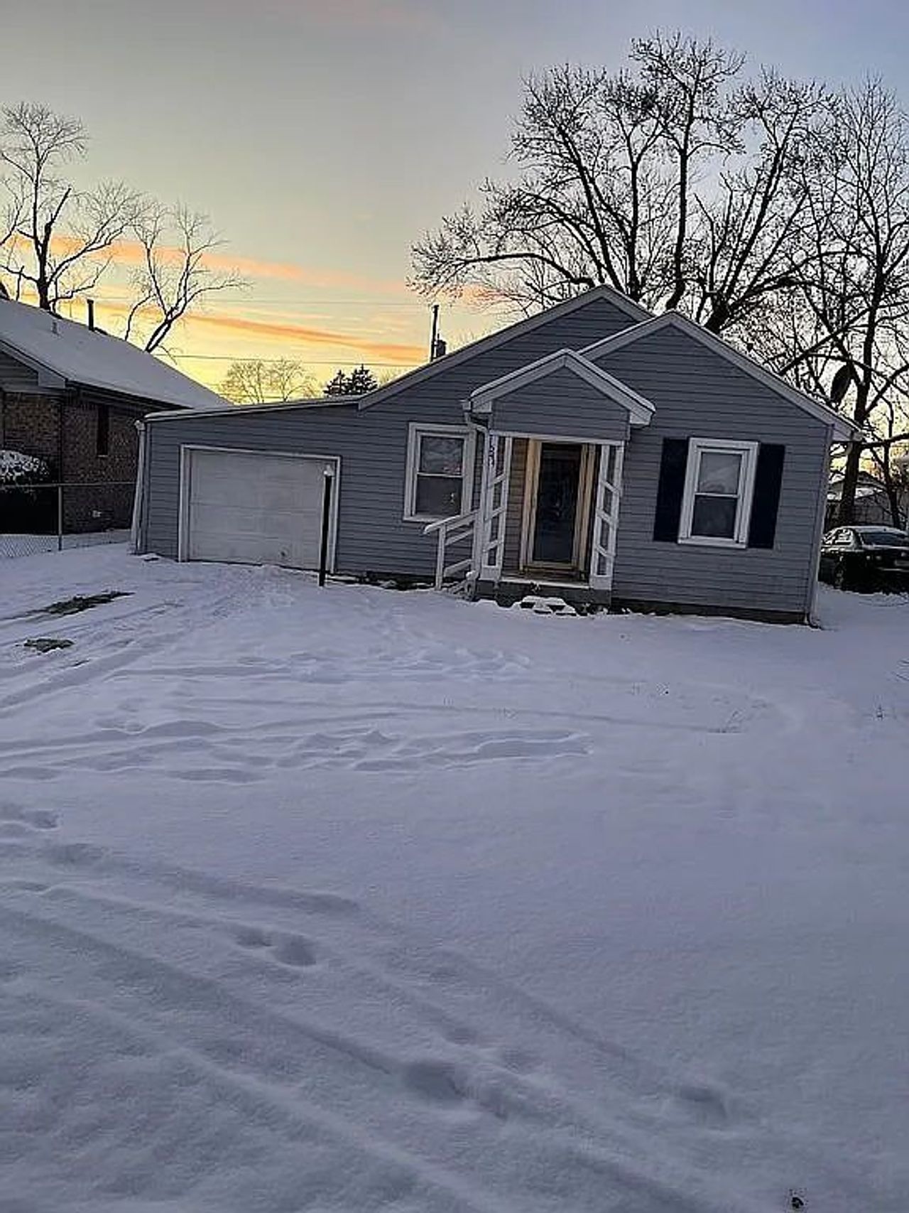 listing, photo 1