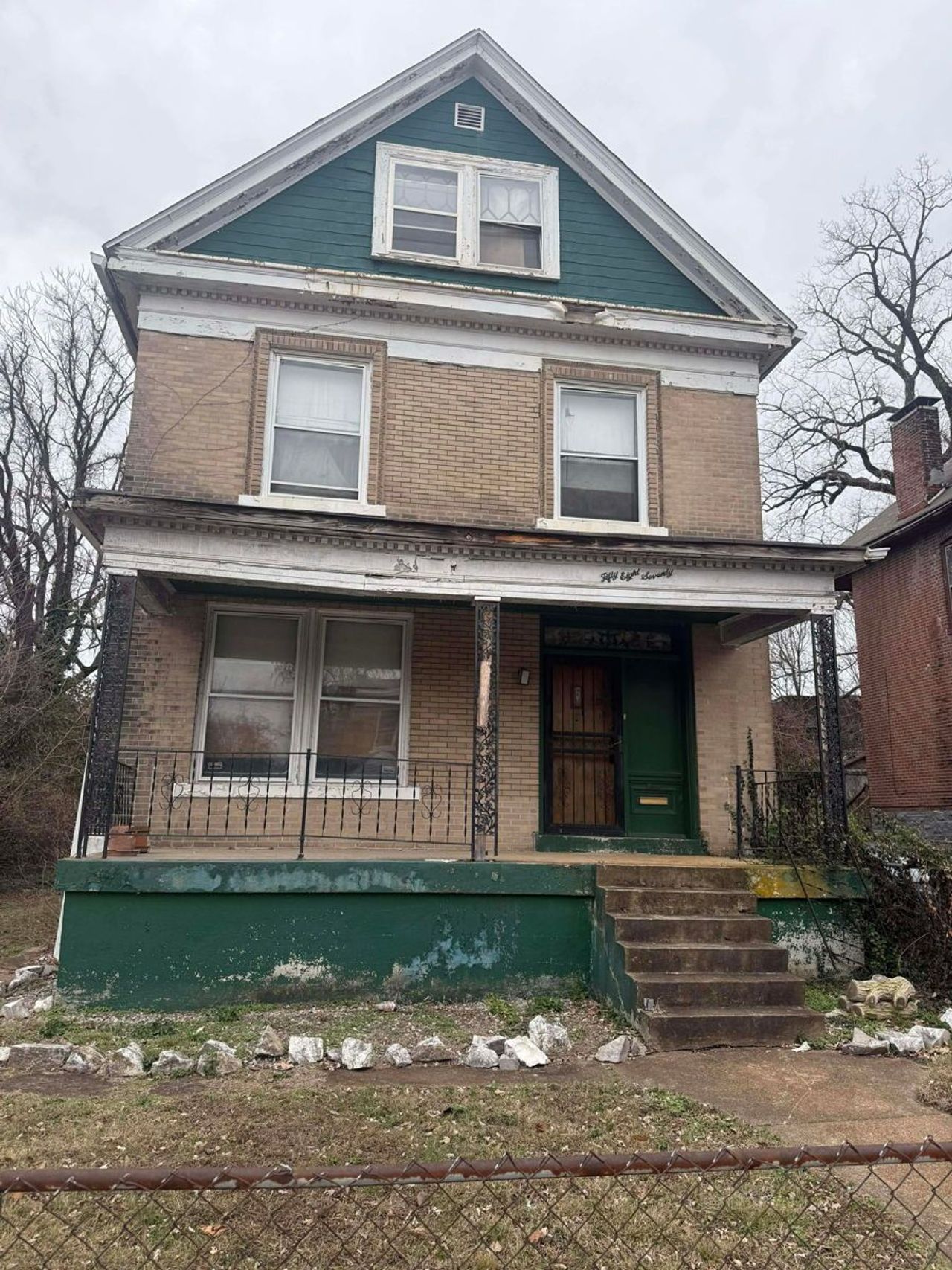 listing, photo 1