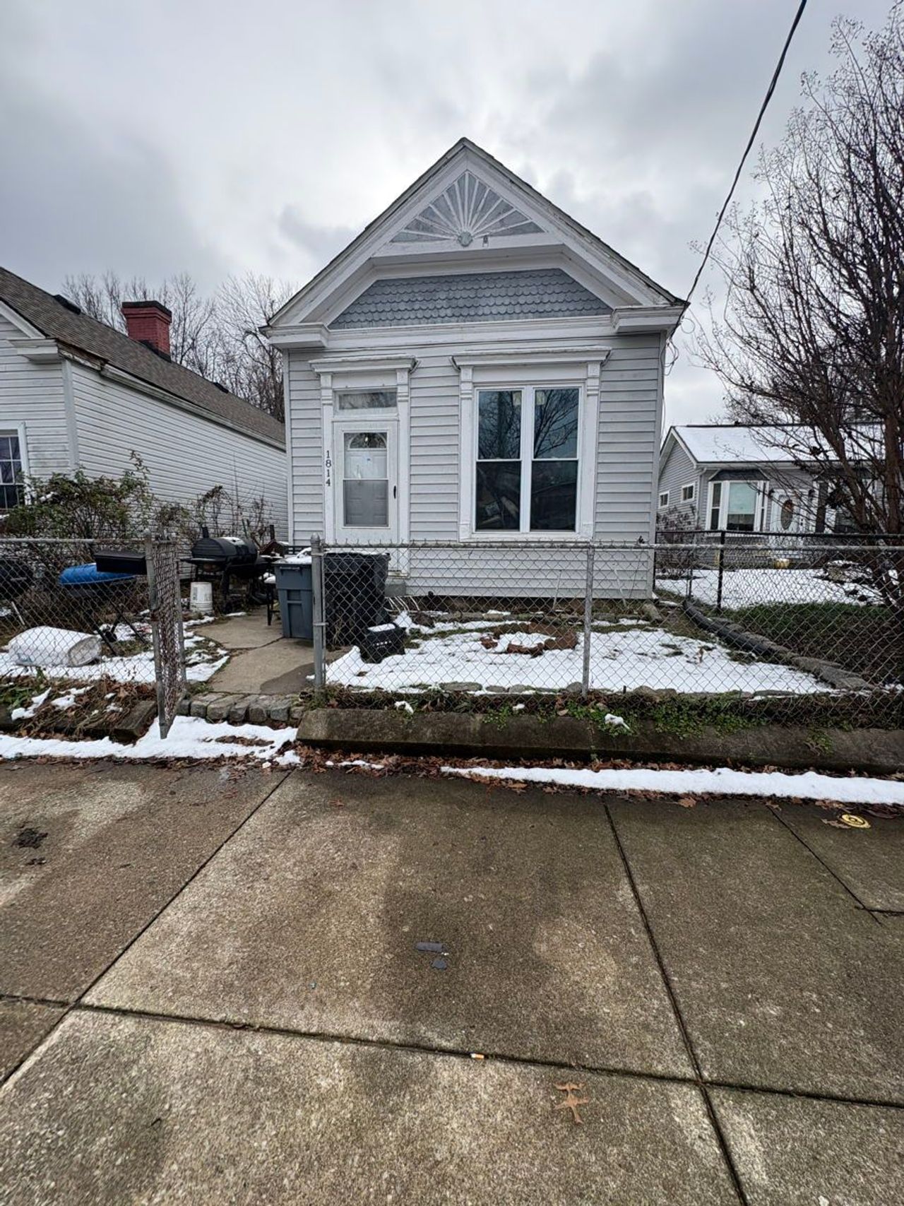 listing, photo 1