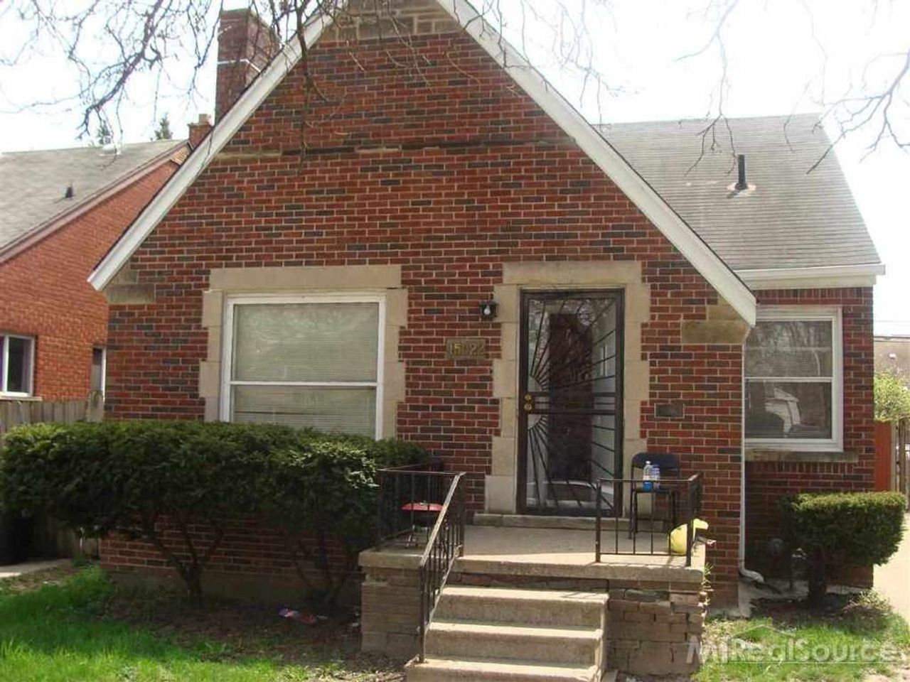 listing, photo 1