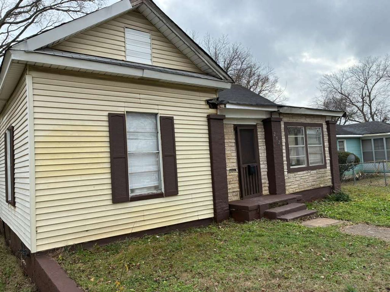 listing, photo 1