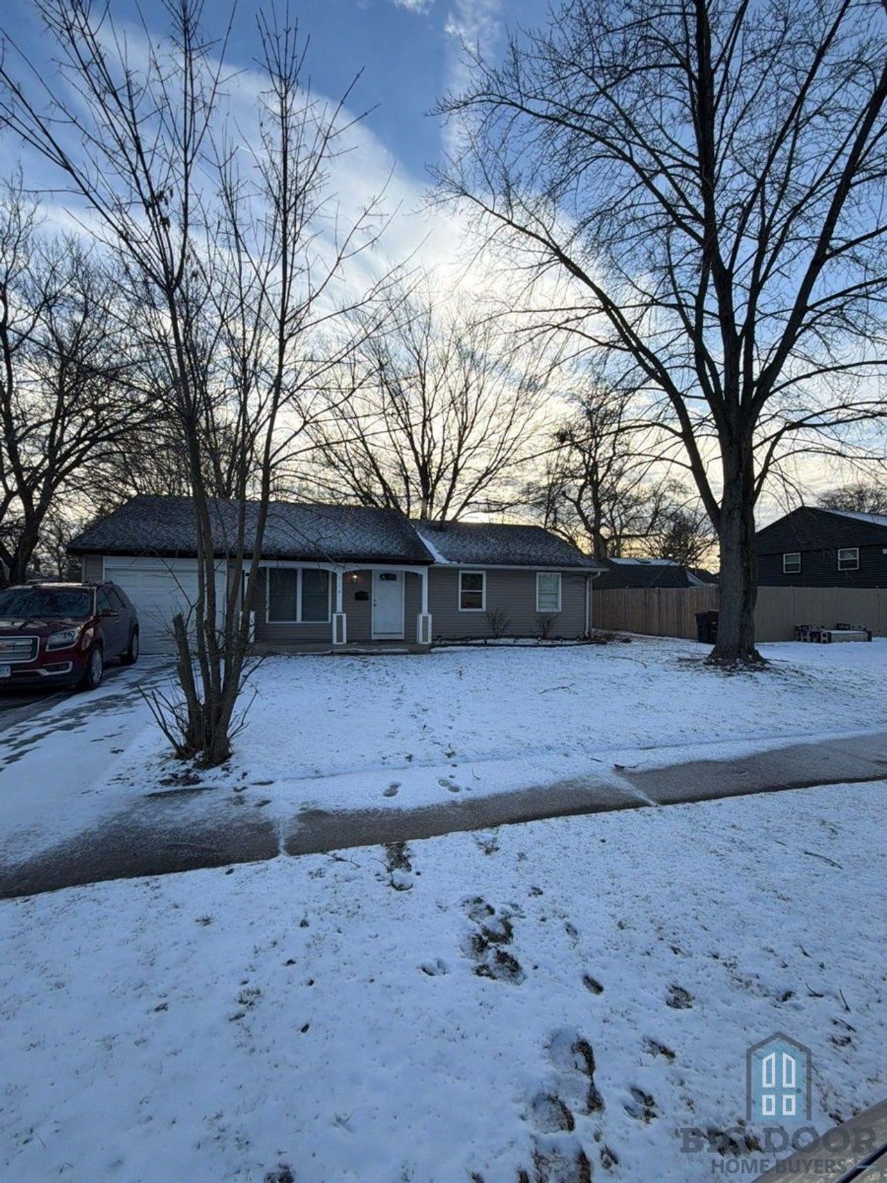 listing, photo 1