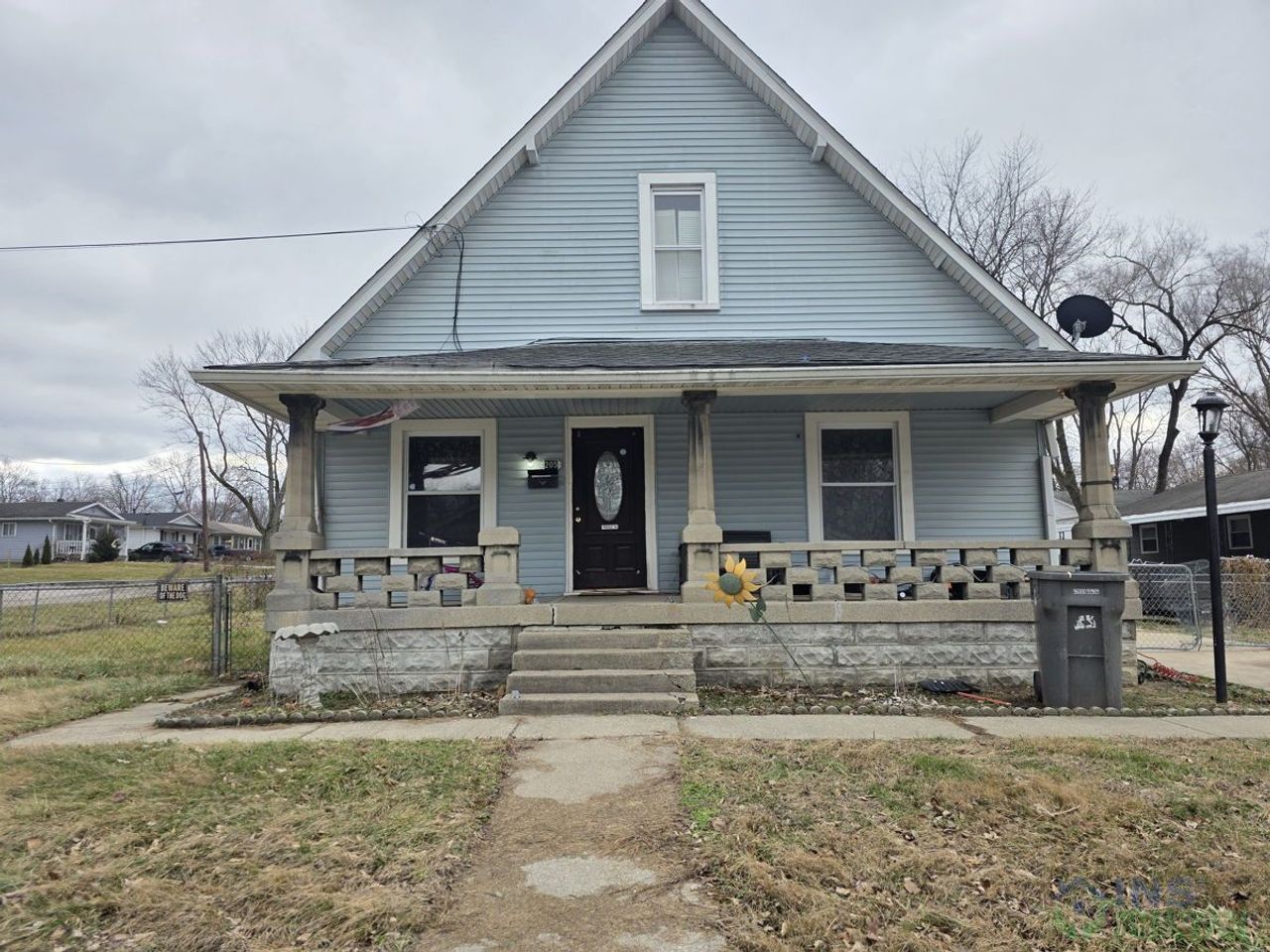 listing, photo 1