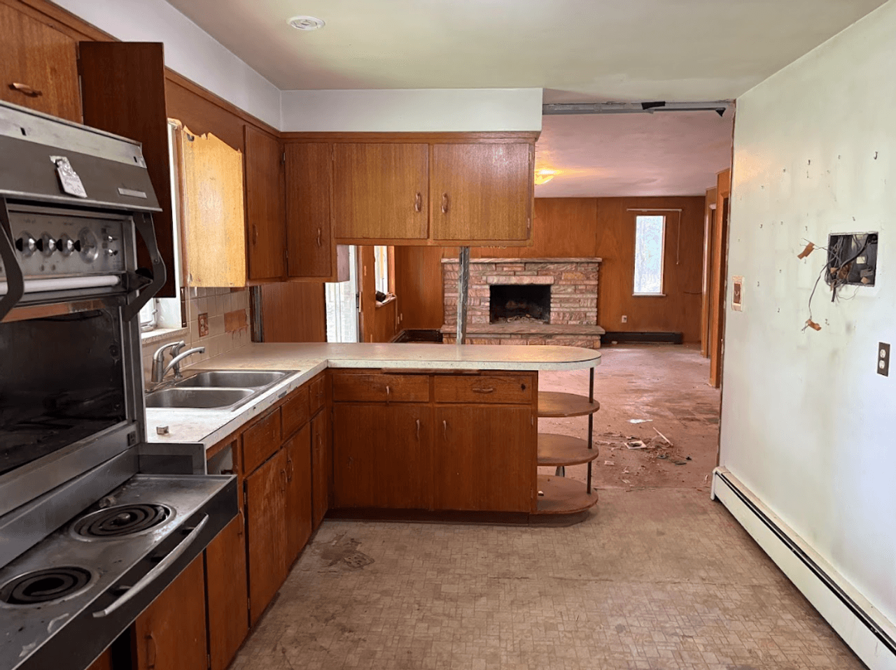 listing, photo 1