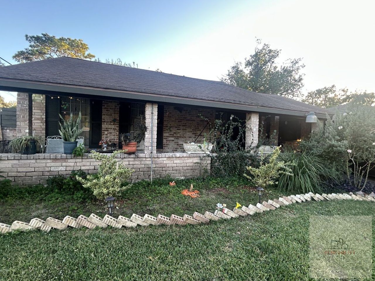 listing, photo 1