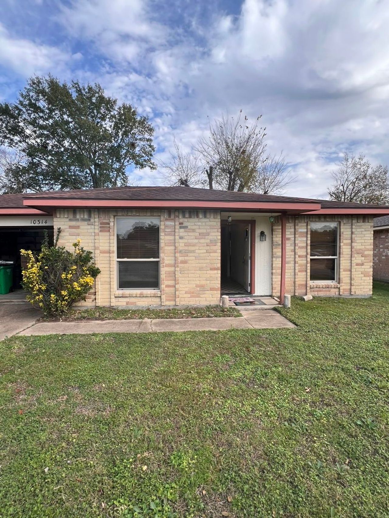 listing, photo 1
