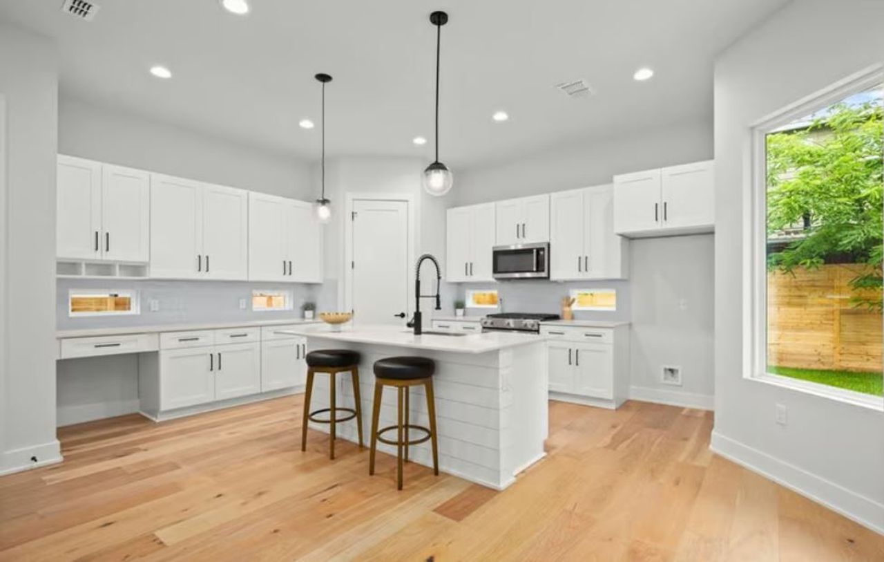 listing, photo 1