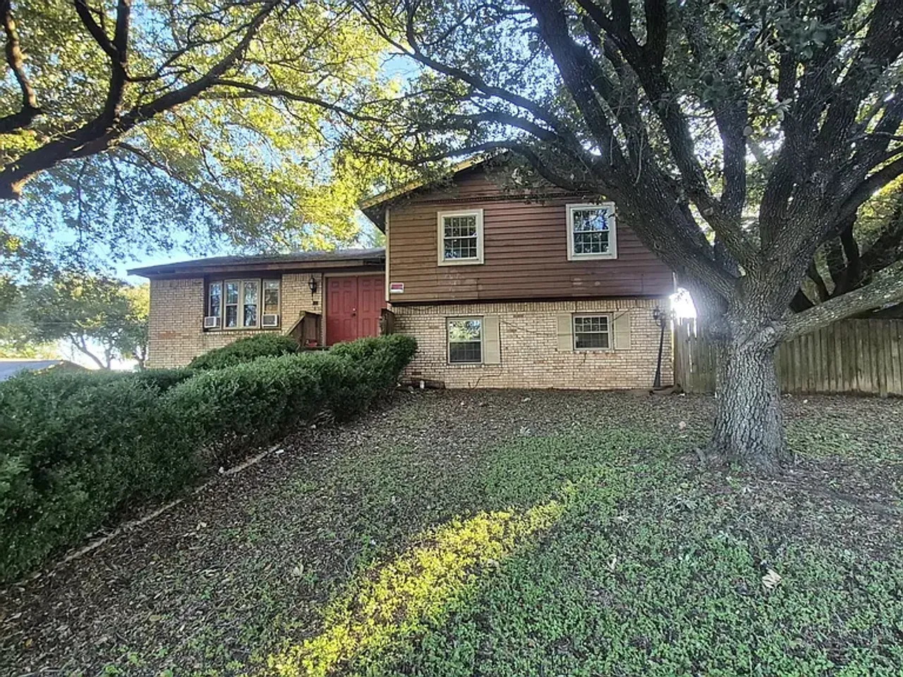 listing, photo 1