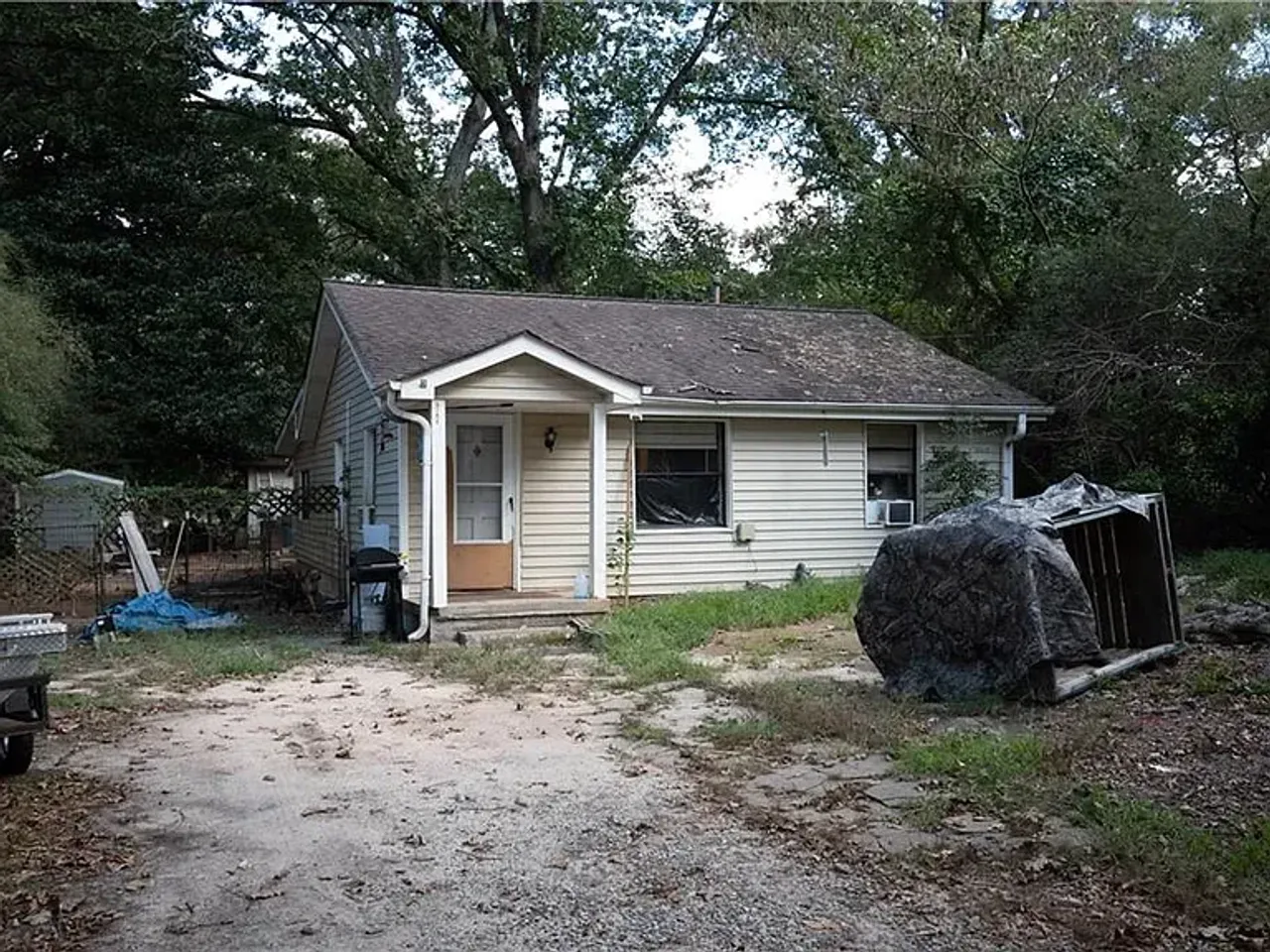 listing, photo 1