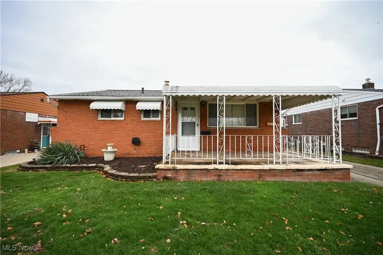listing, photo 1