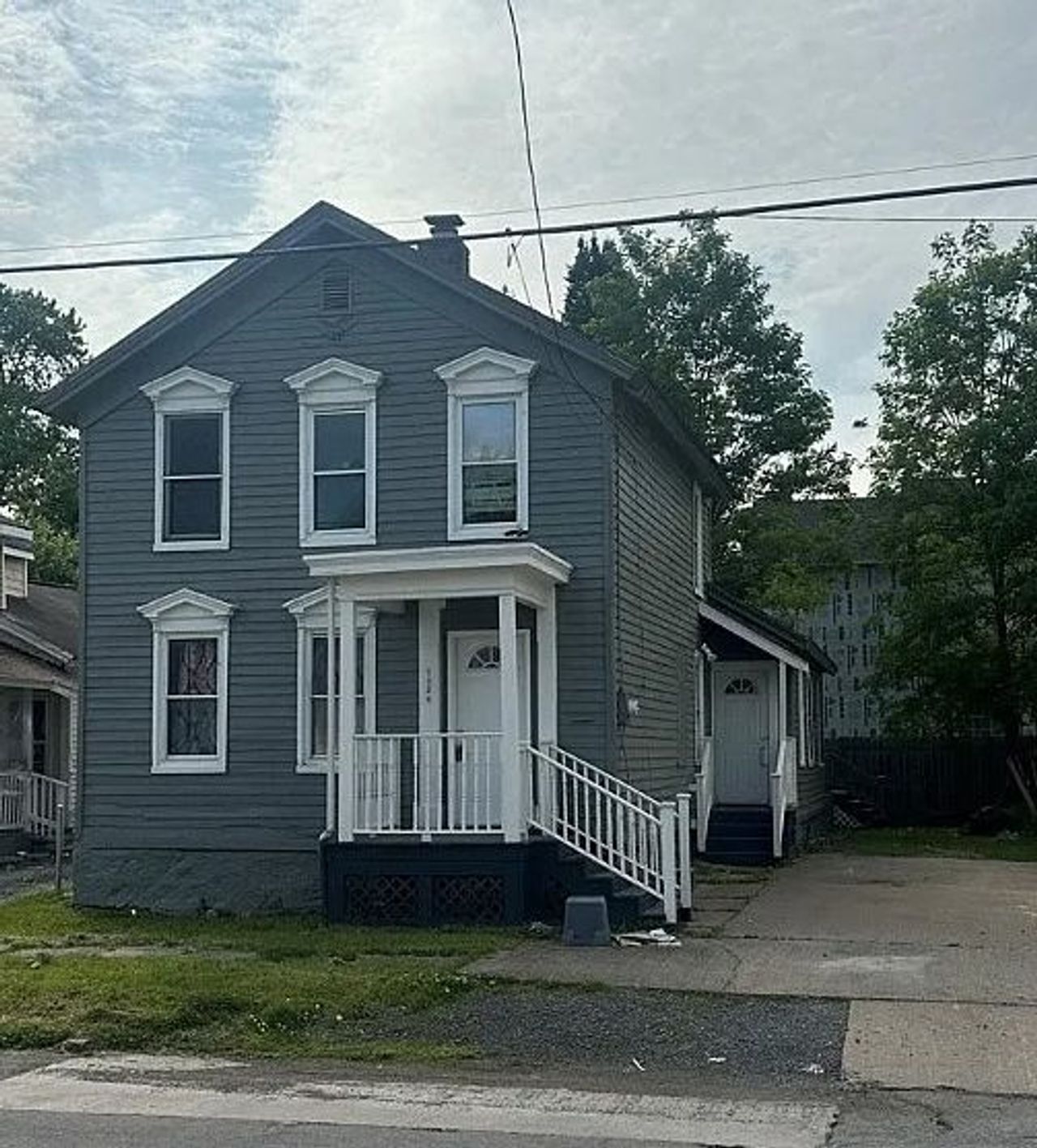 listing, photo 1