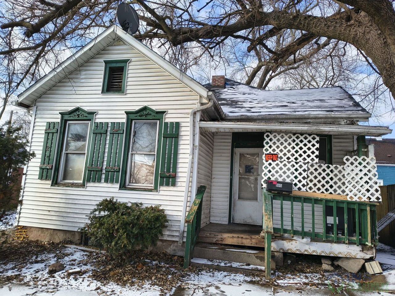 listing, photo 1
