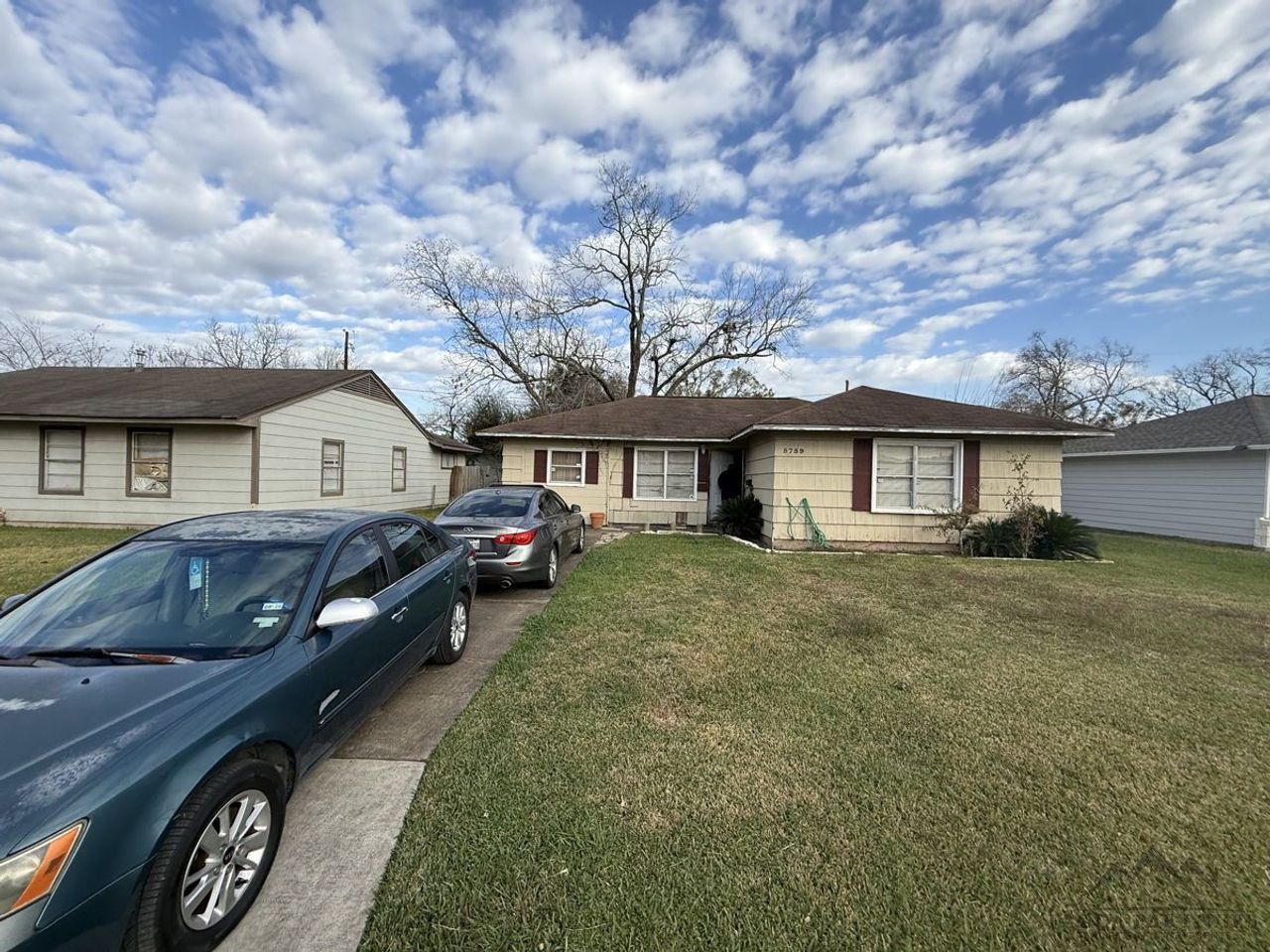 listing, photo 1