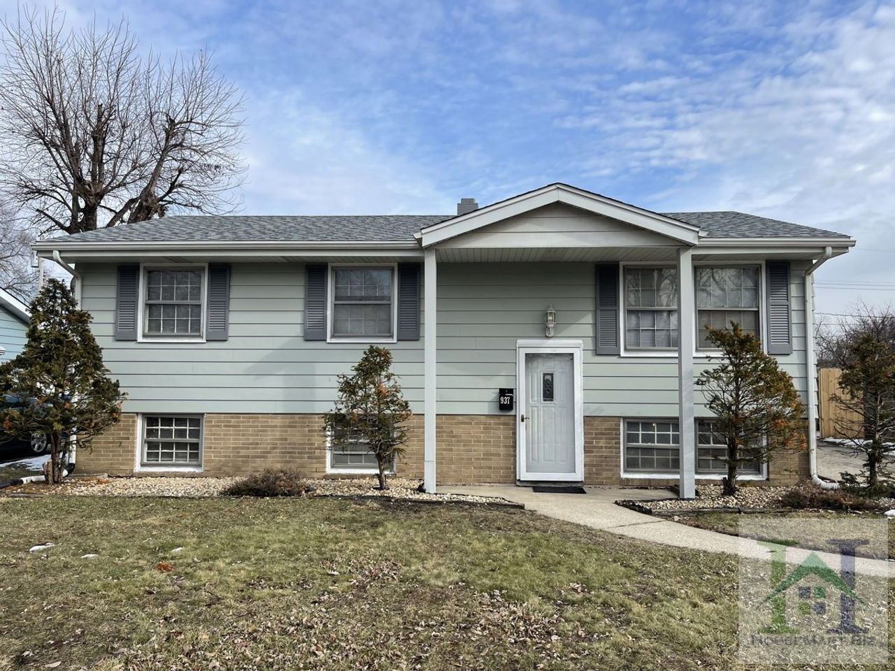 listing, photo 1