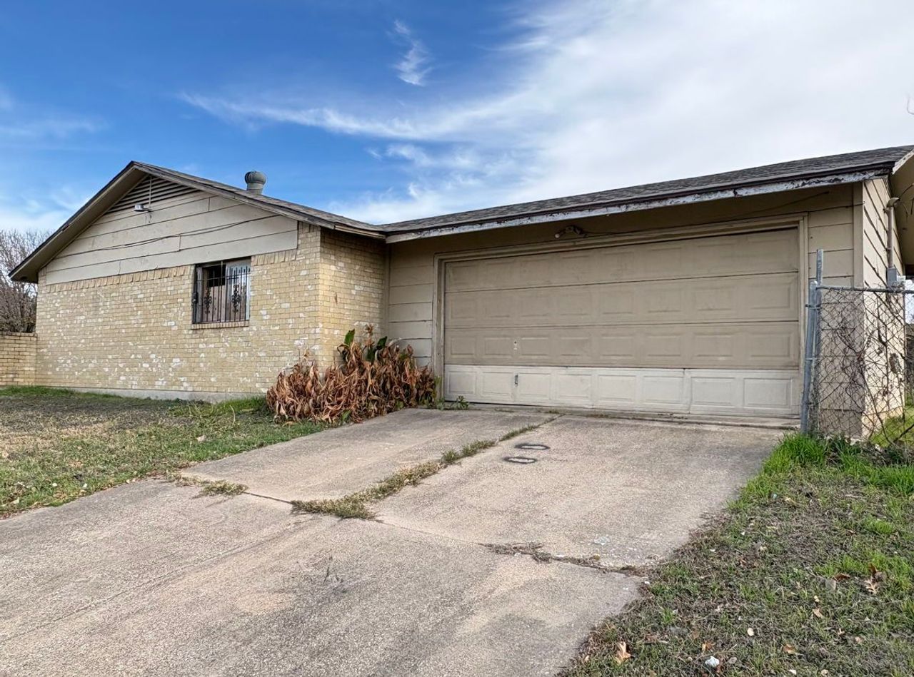 listing, photo 1