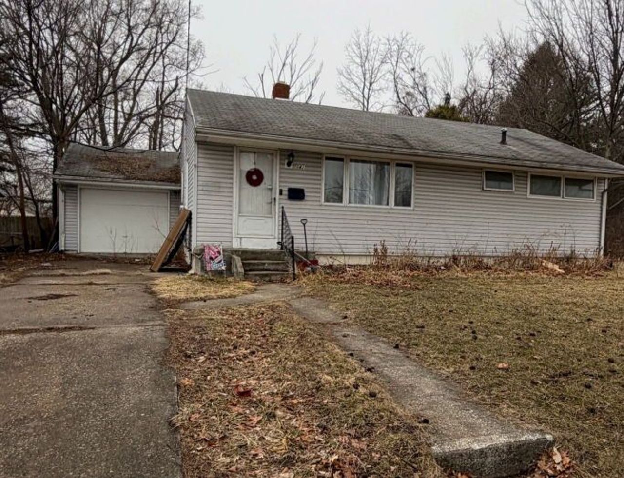 listing, photo 1