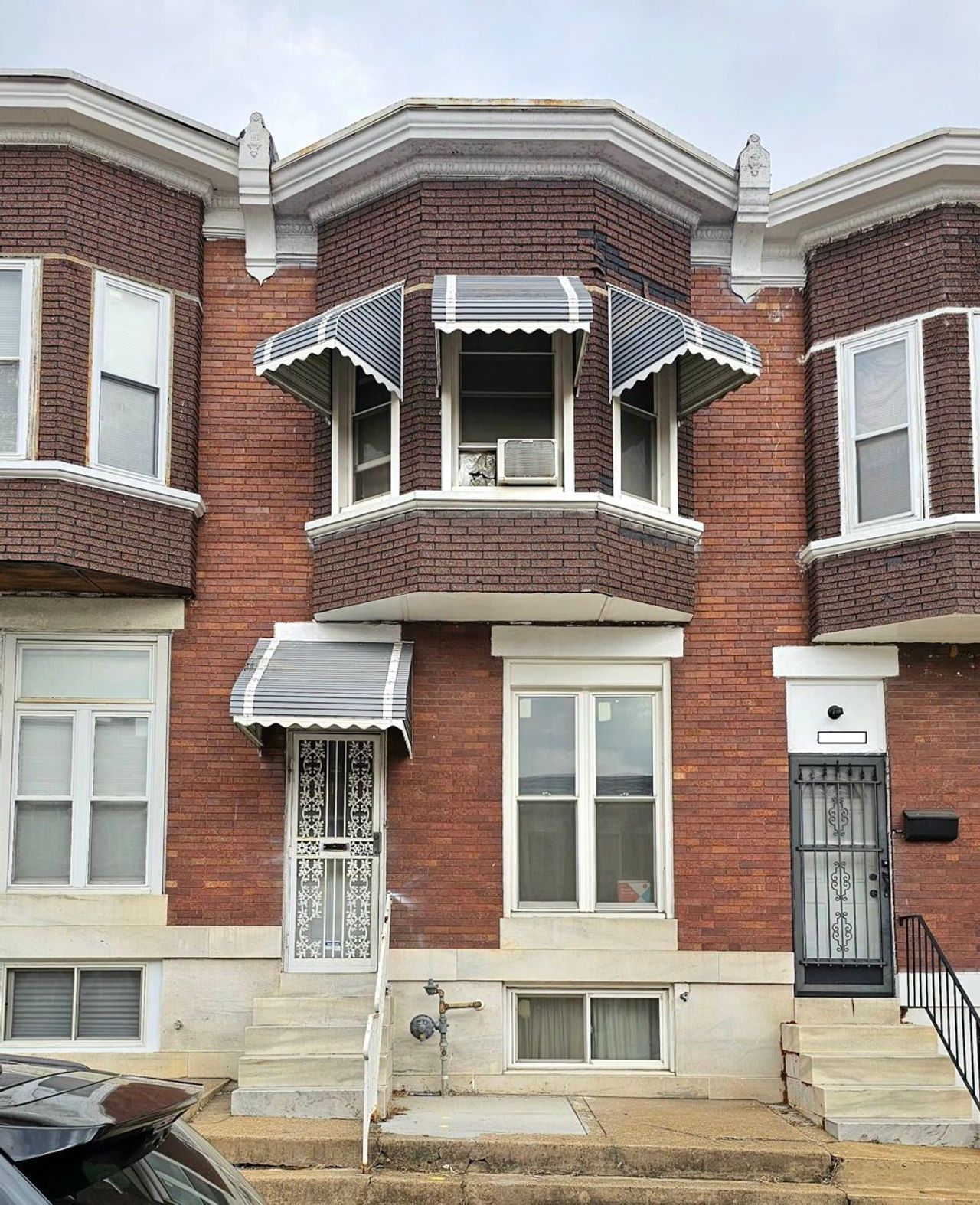 listing, photo 1