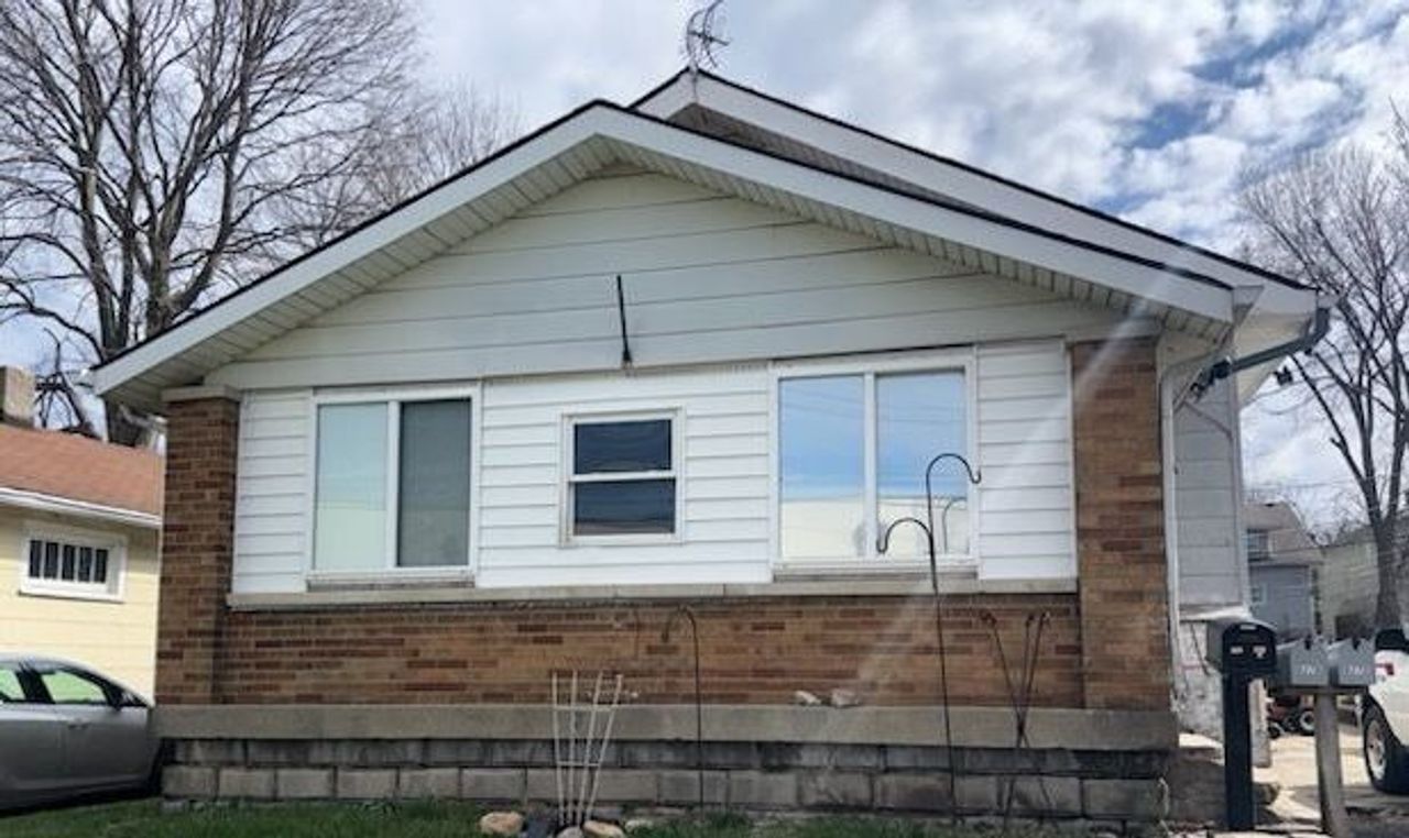 listing, photo 1