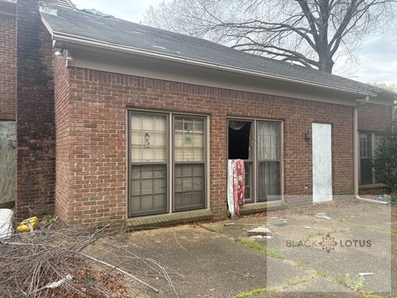 listing, photo 1