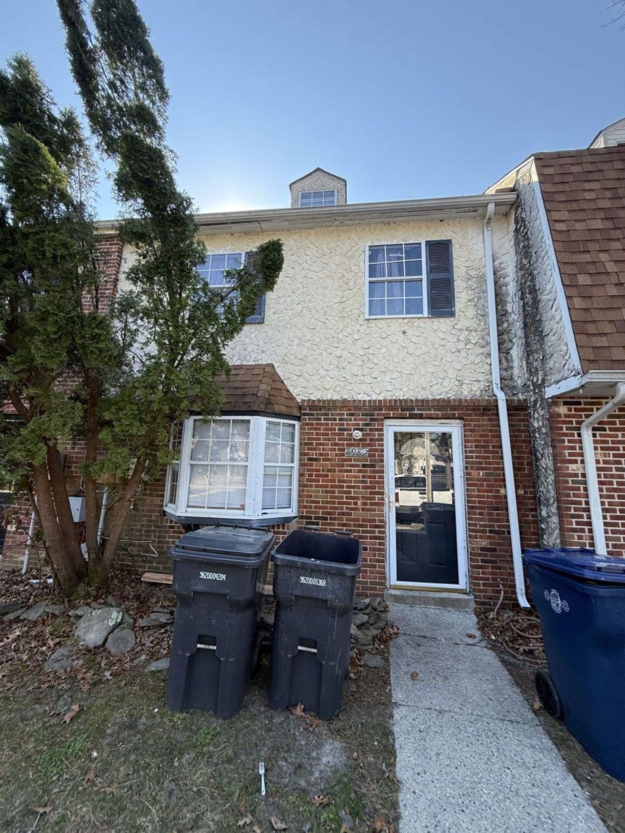 listing, photo 1