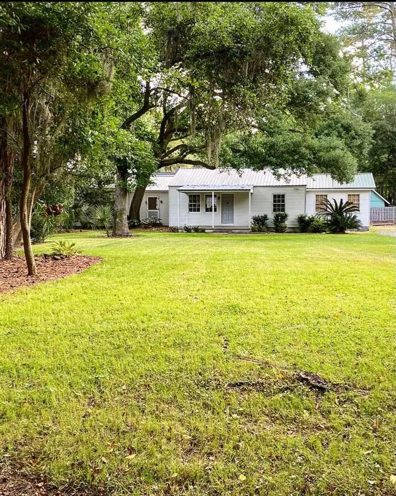 listing, photo 1