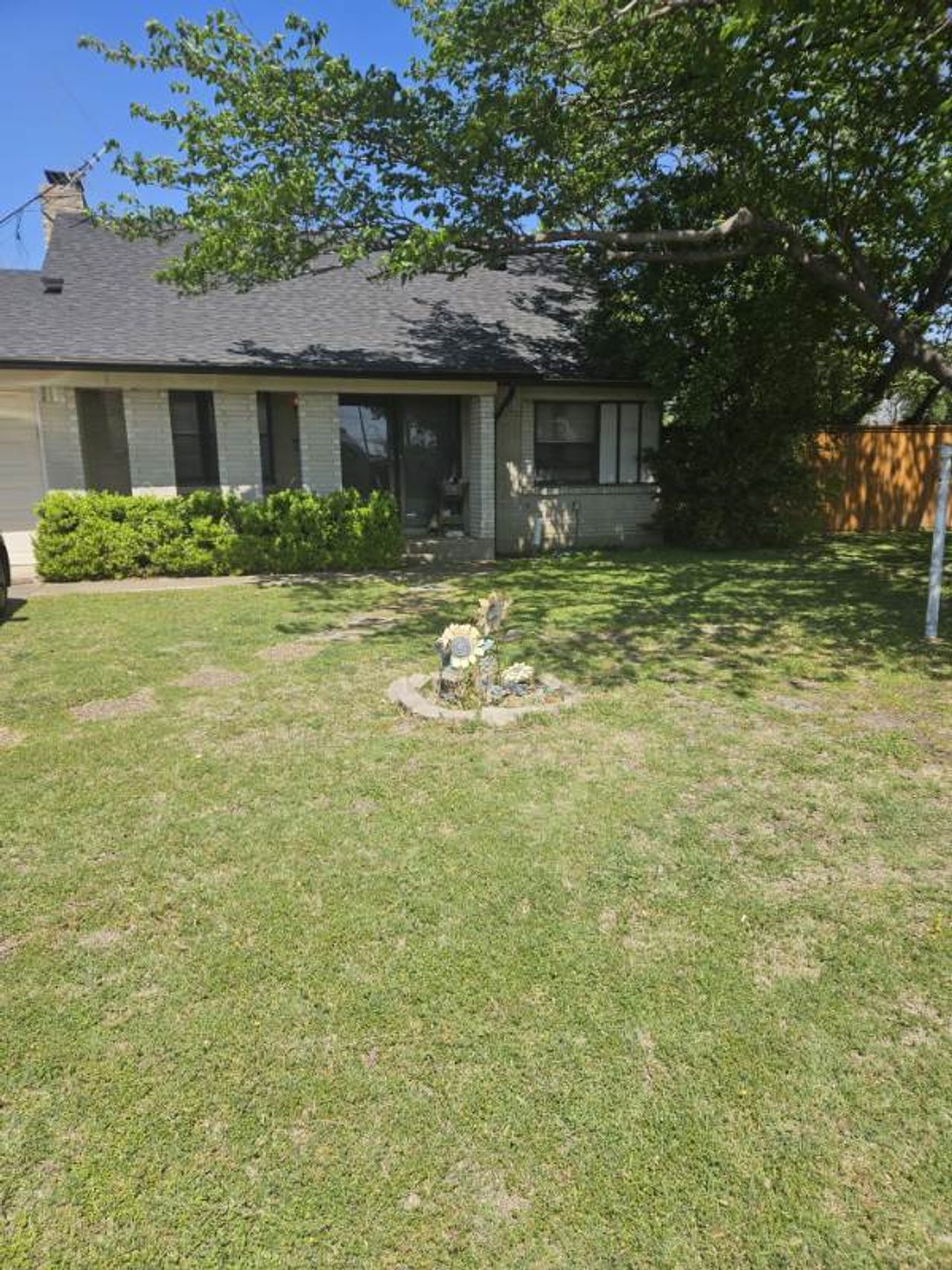 listing, photo 1