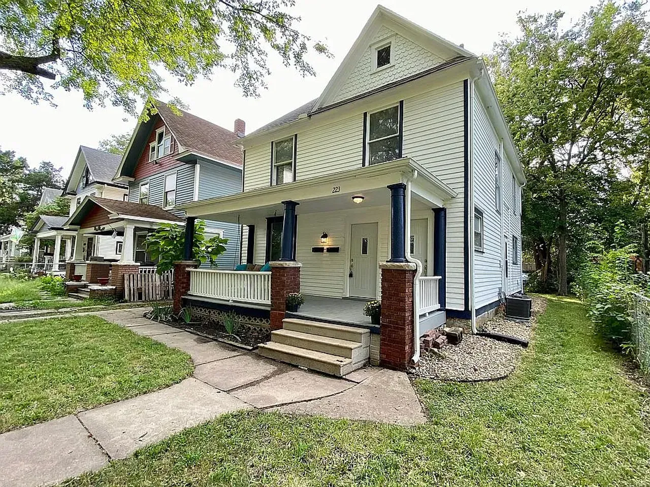 listing, photo 1