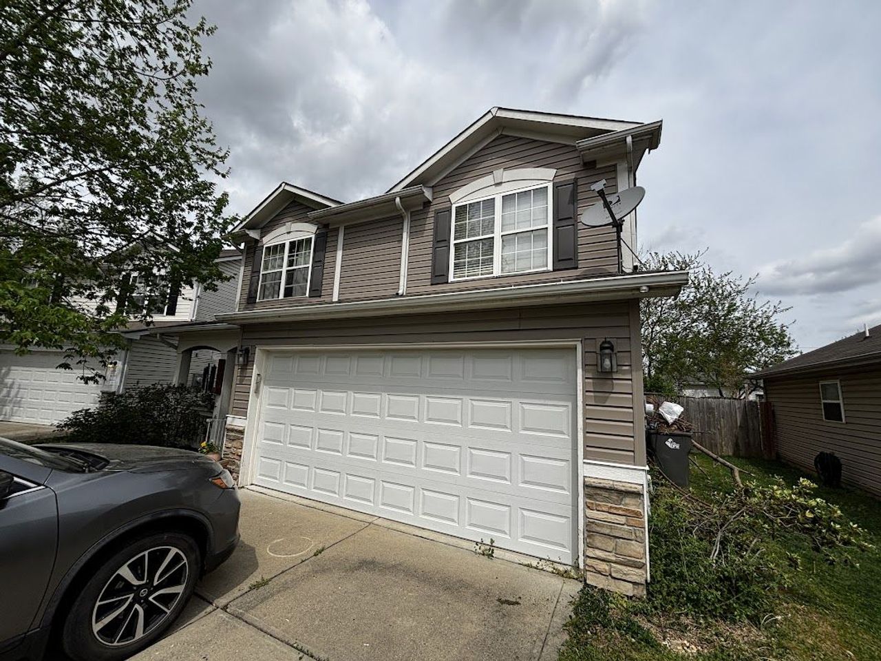 listing, photo 1