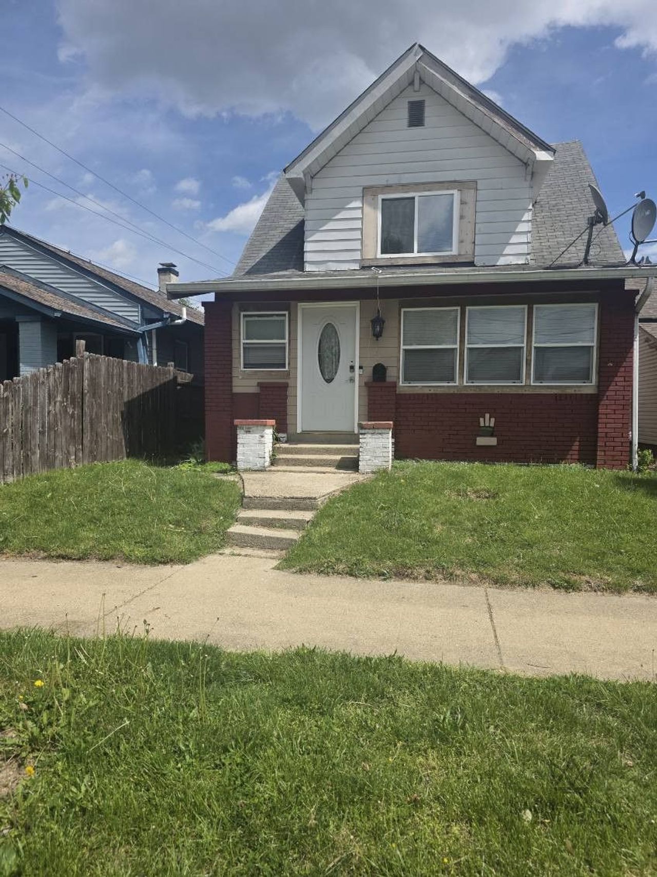 listing, photo 1