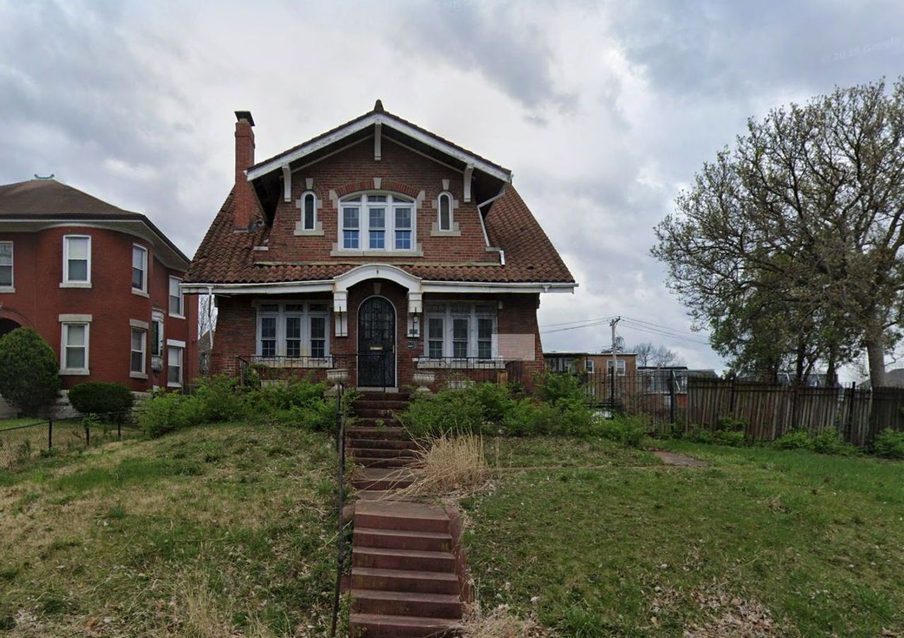 listing, photo 1