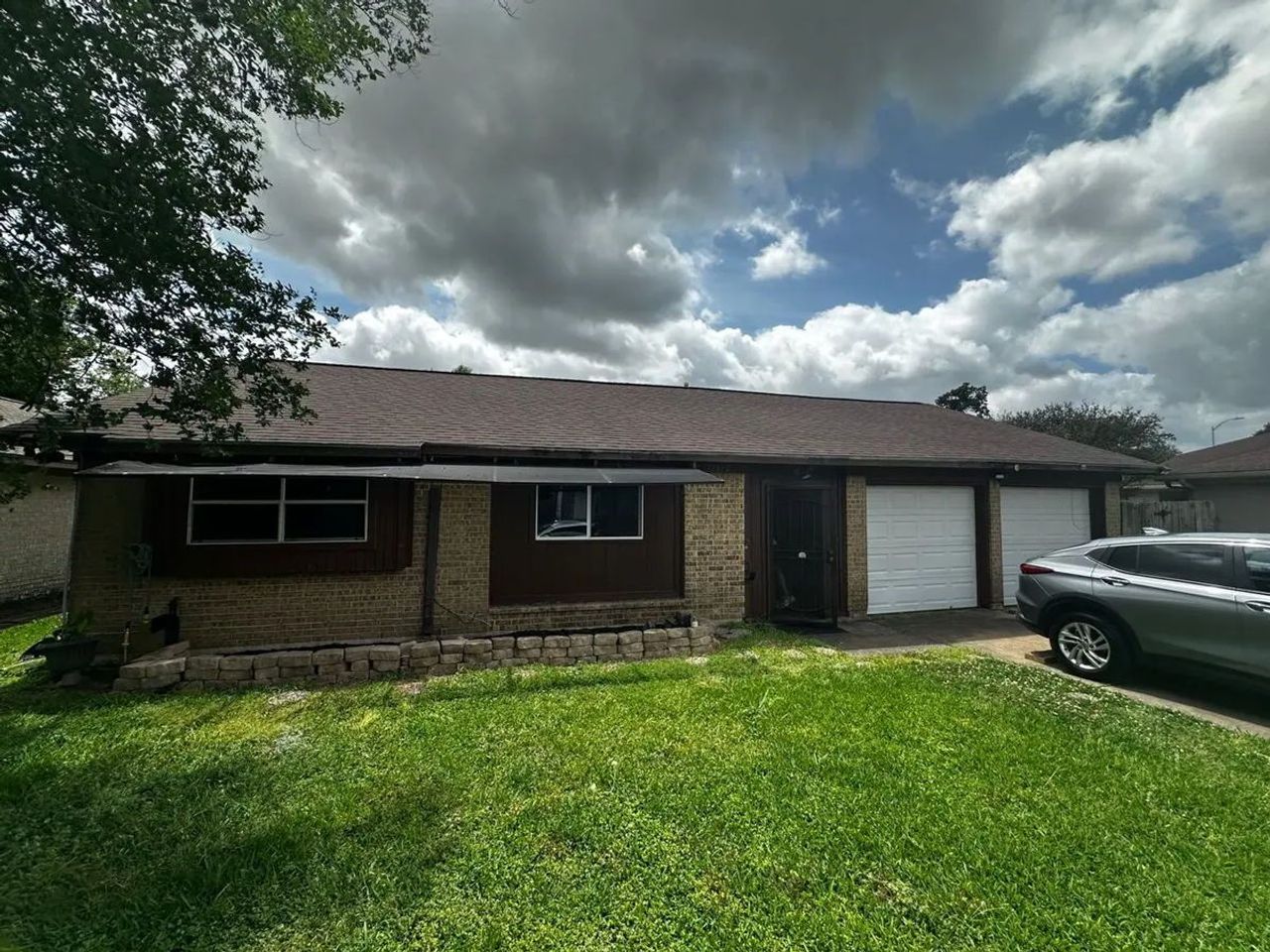 listing, photo 1