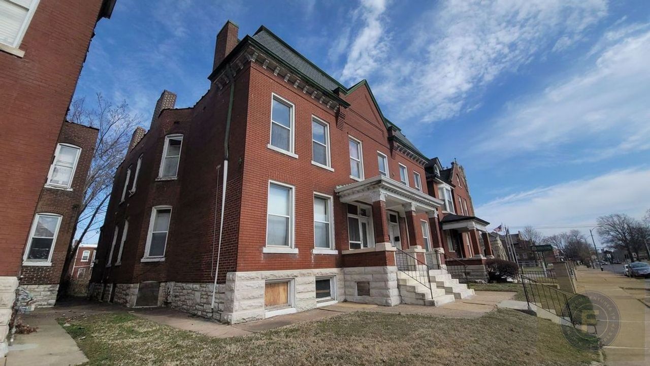 listing, photo 1