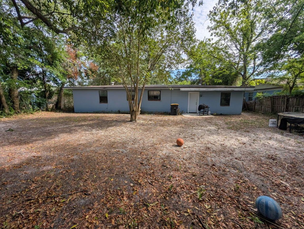 listing, photo 1