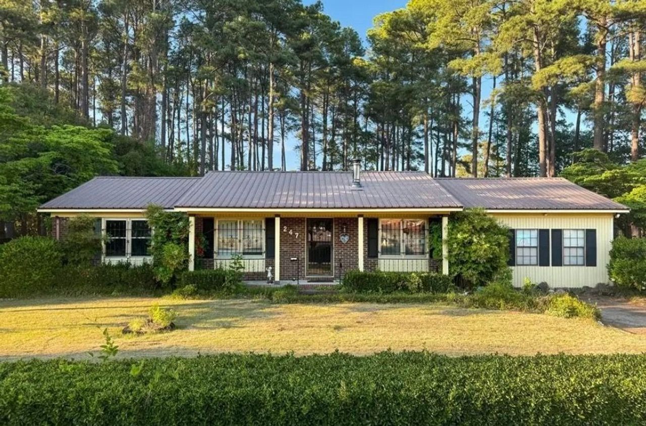 listing, photo 1