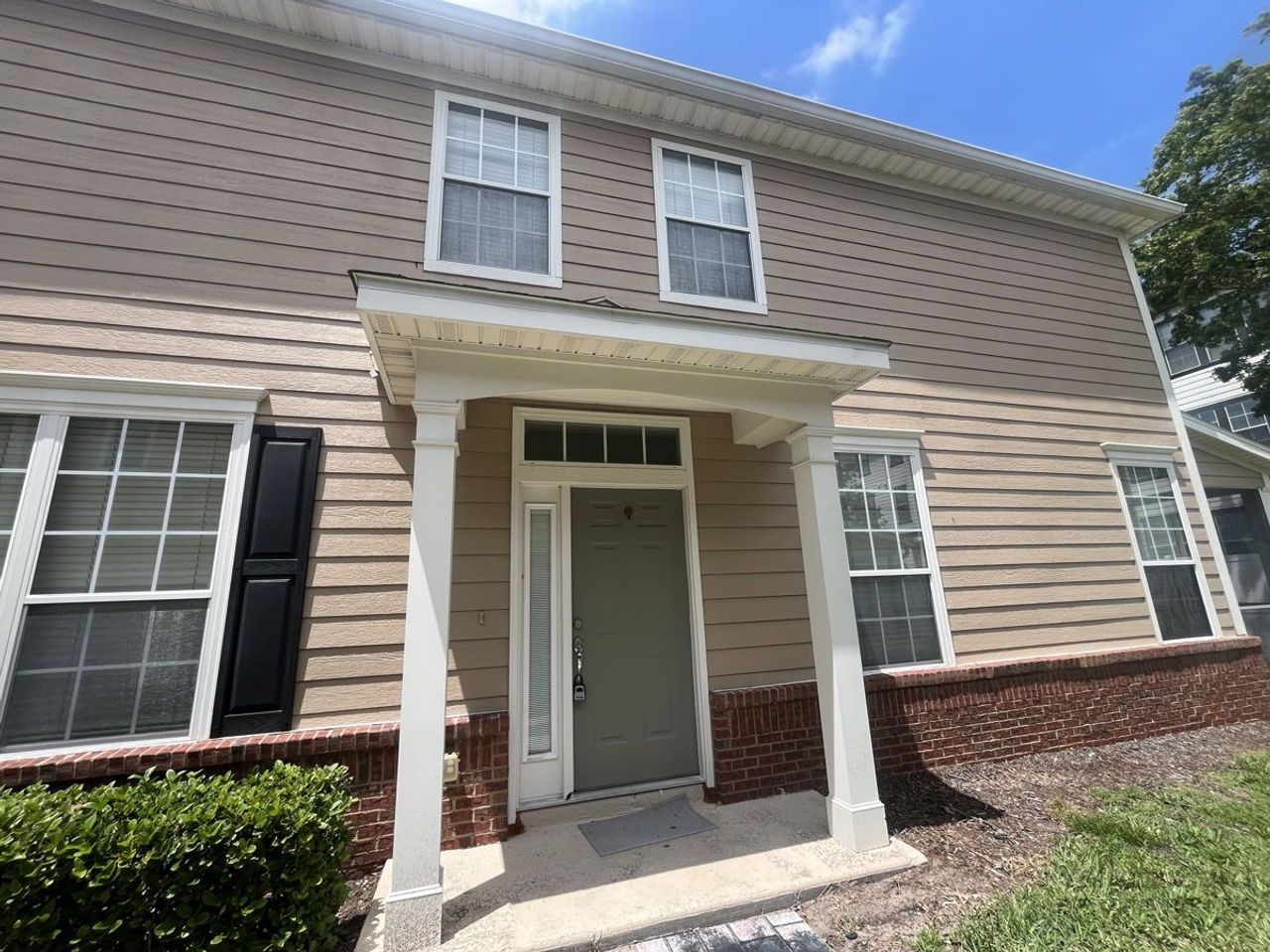 listing, photo 1