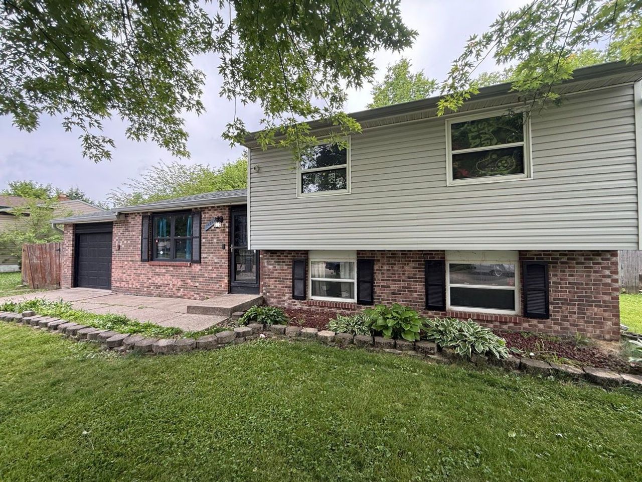 listing, photo 1
