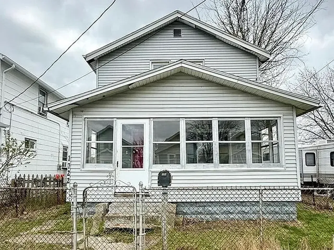 listing, photo 1