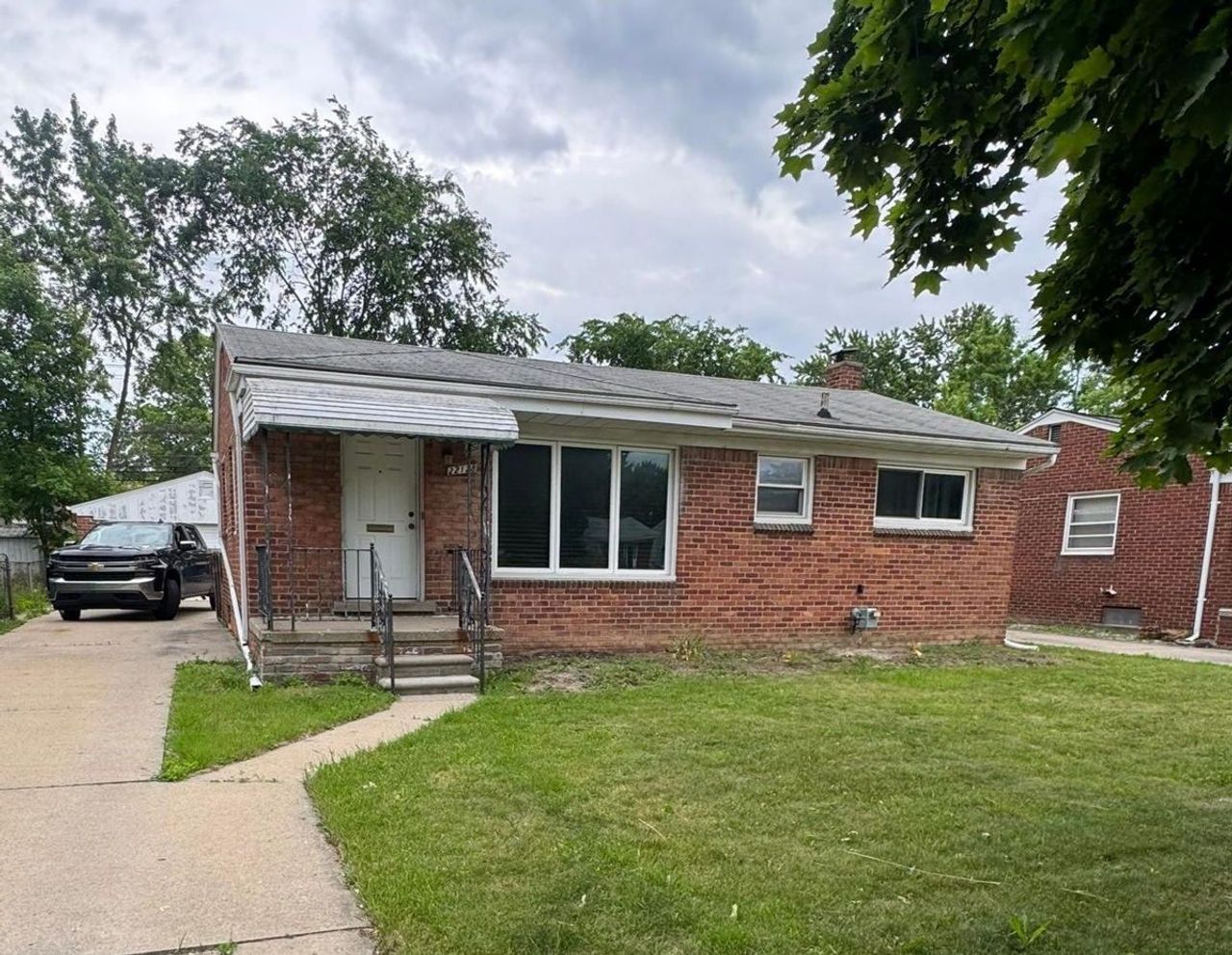 listing, photo 1