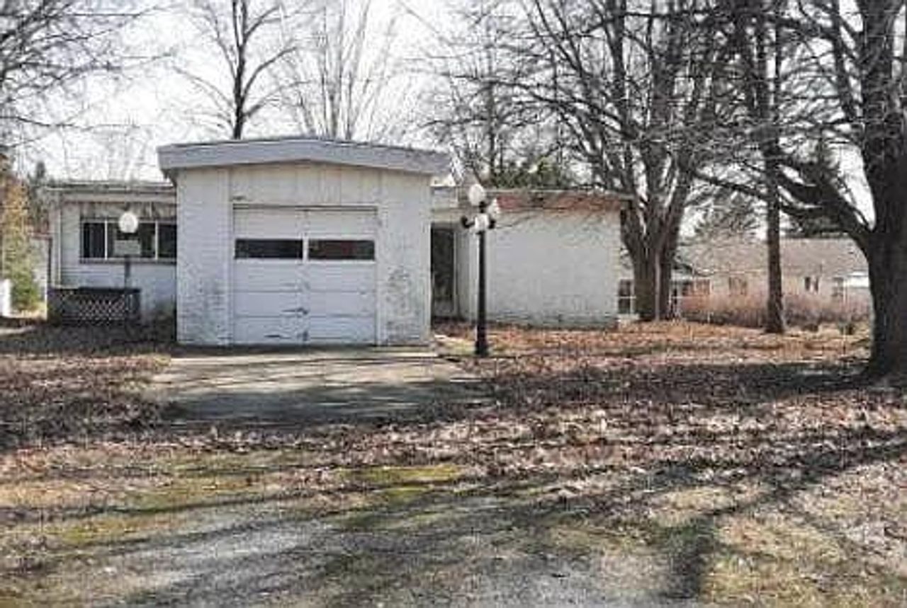 listing, photo 1