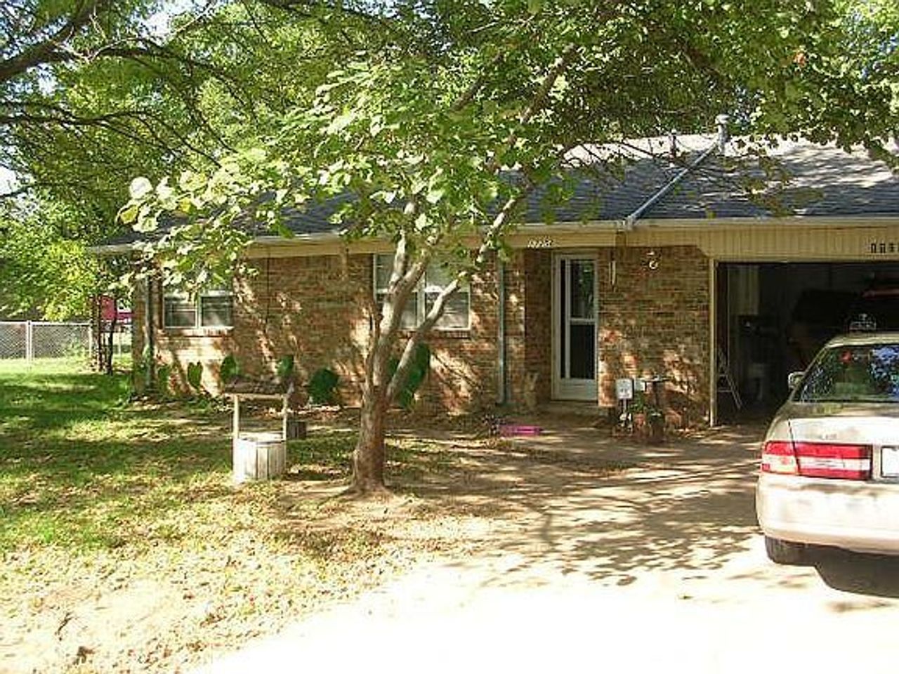 listing, photo 1